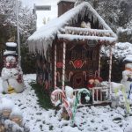 Lebkuchenhaus im Schnee